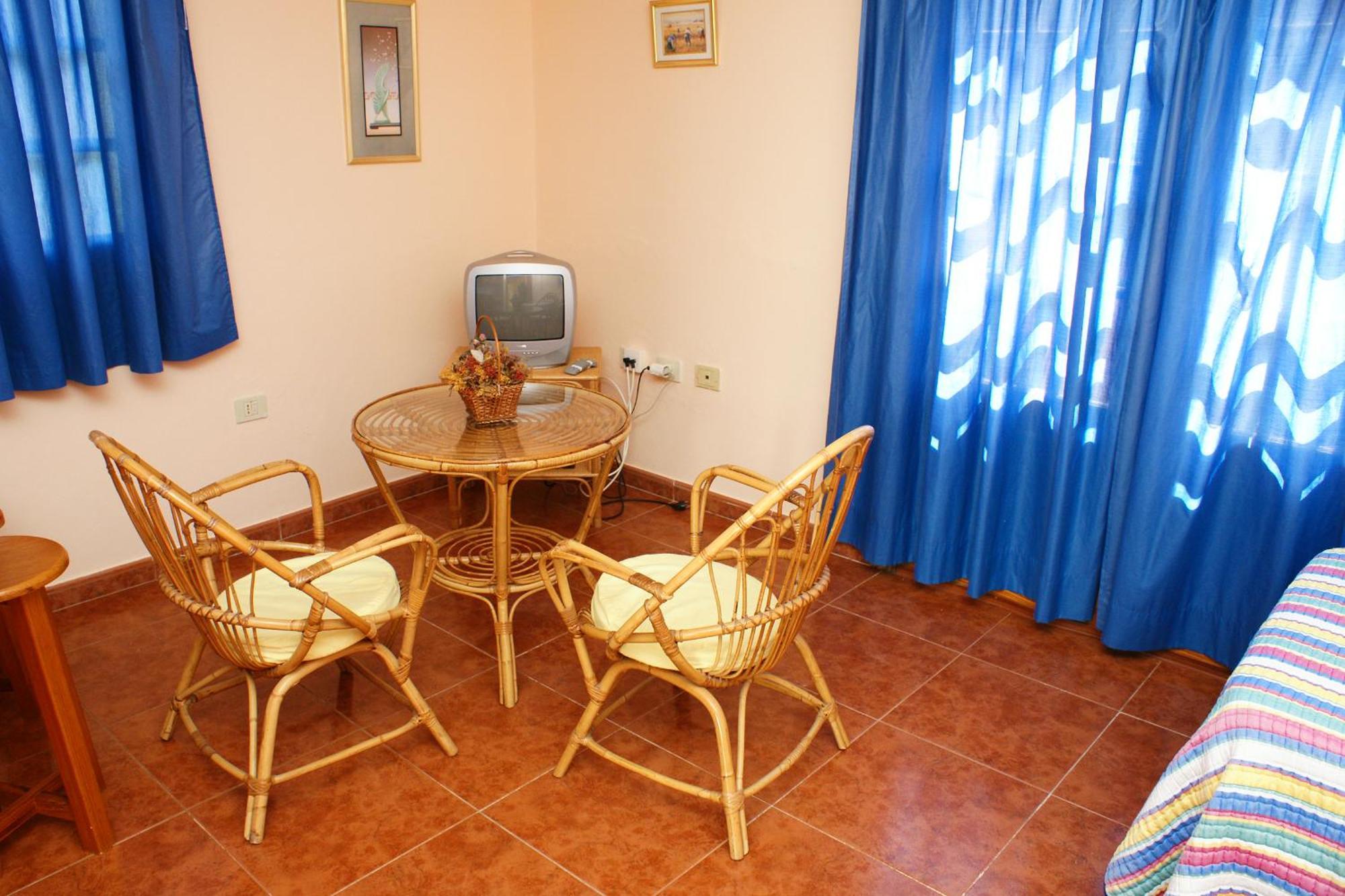 Apartamentos Nelly Valle Gran Rey Bilik gambar